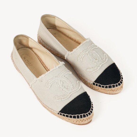 Chanel Fraying CC Textile Espadrille Flats in White and Black - Picture 1 of 10